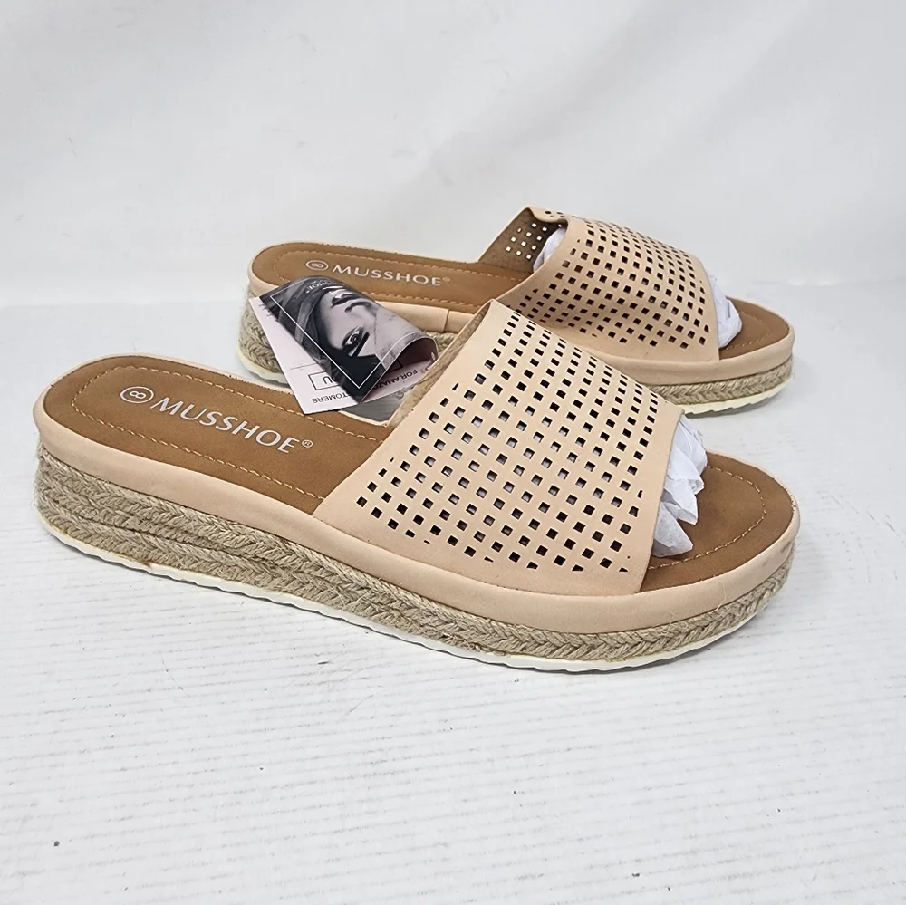 Musshoe nude perforated